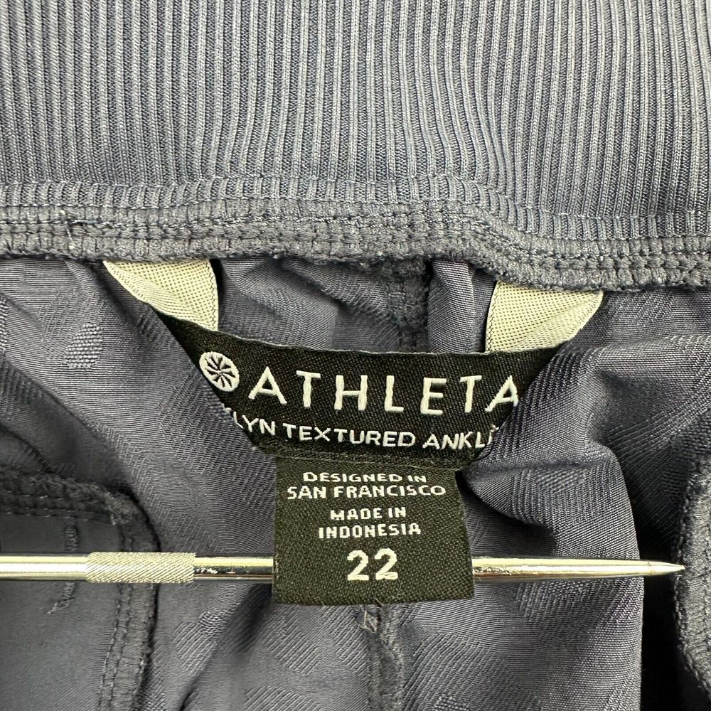 Athleta Brooklyn Textured Ankle Pants Women's 22 Animal Print Medieval Violet - Picture 2 of 15